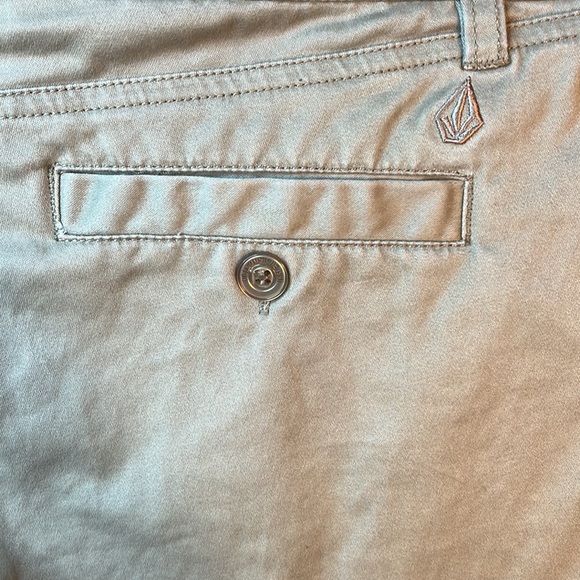 Volcom Shorts 3 - Picture 3 of 7